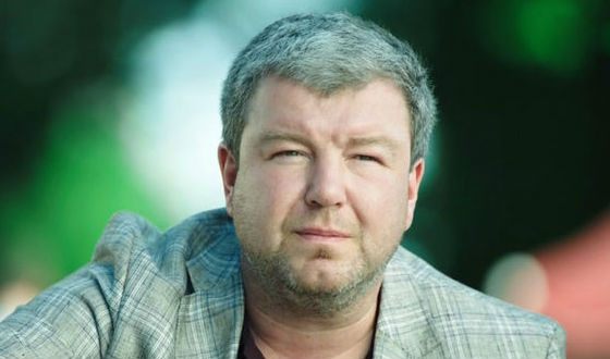 Актер регулярно появляется в сериалах и полнометражных фильмах