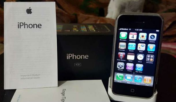 Первый iPhone появился в магазинах летом 2007 года