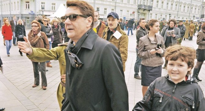 Сергей Маковецкий с одним из внуков