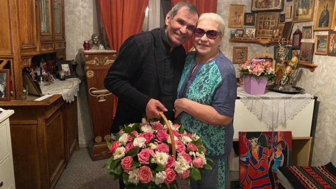 Страсти кипят: какие изменения в личной жизни звезд произошли за время пандемии