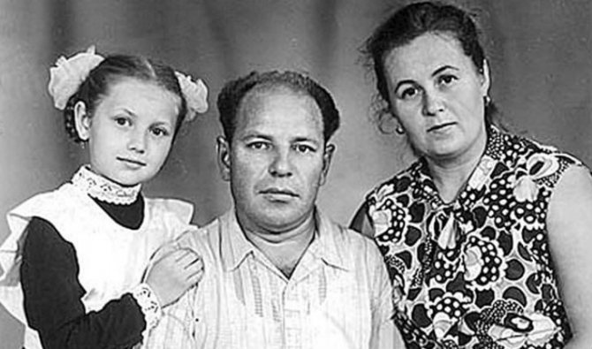Таисия Повалий с родителями