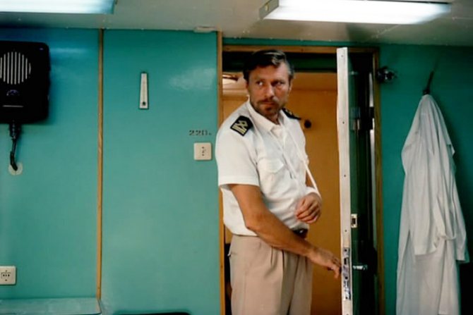 В картине «Гангстеры в океане» актер облачался в моряка